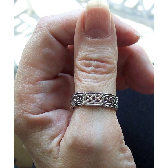 925 STERLING SILVER Celtic Irish Endless Knot Band Ring - Picture 7 of 15